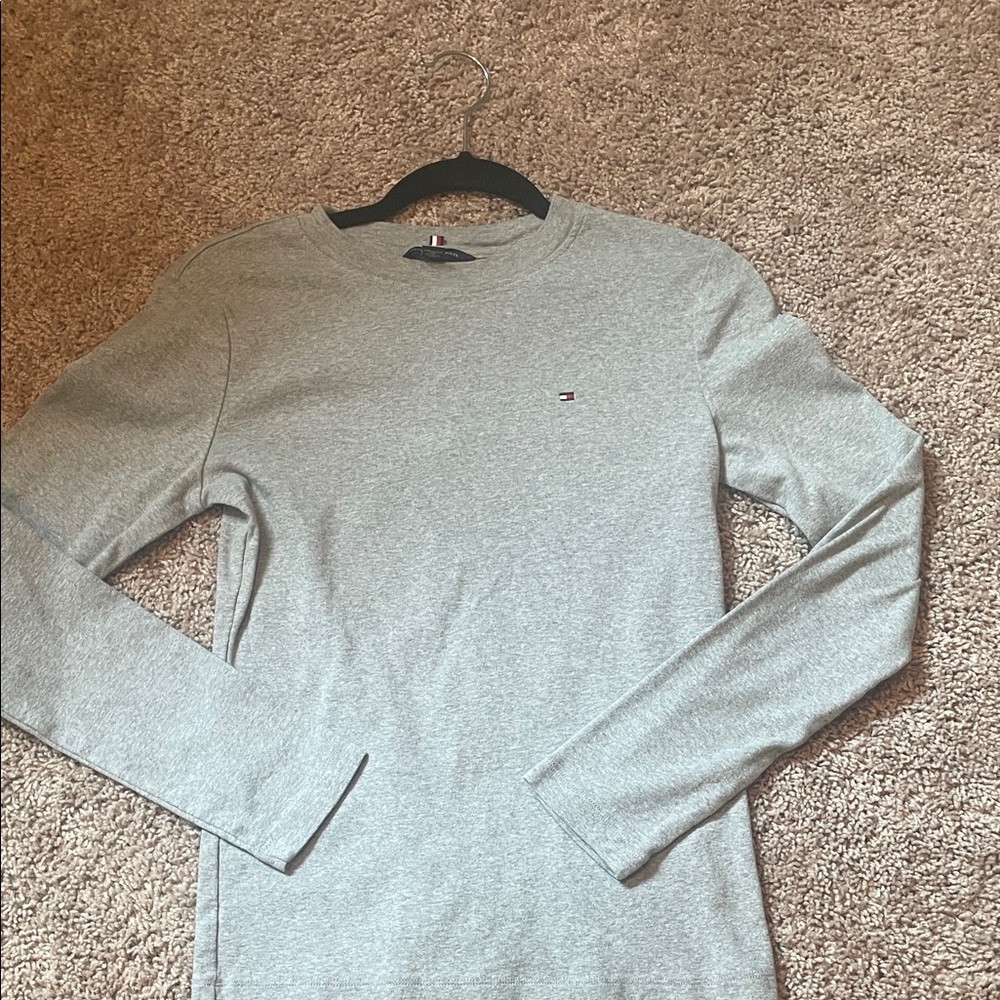 Tommy Hilfiger Light Gray Long-Sleeve Crew Neck Shirt